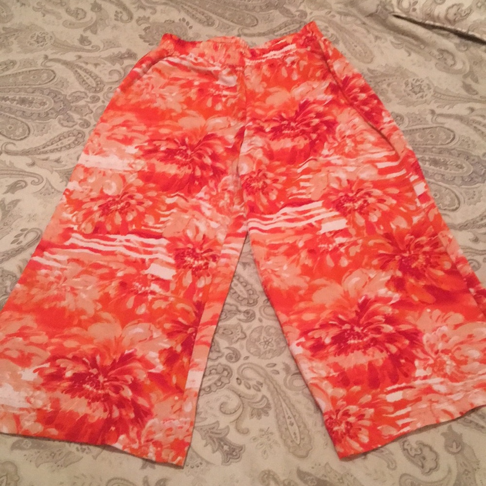 Wide leg Capri pants